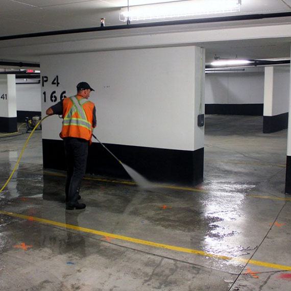 limpieza de parking con agua a presión