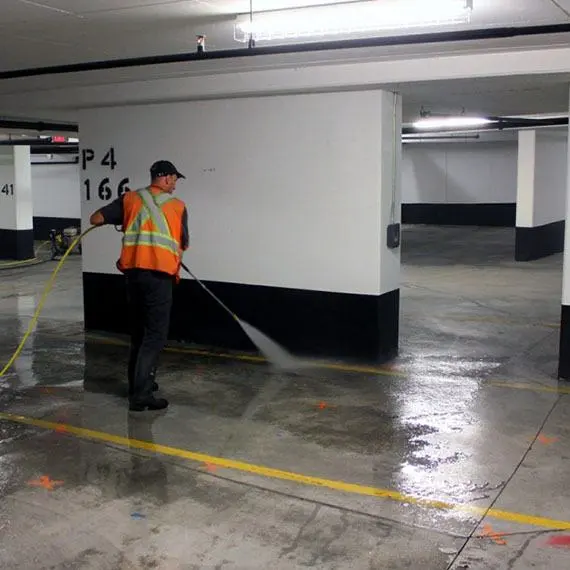 limpieza de parking con agua a presión